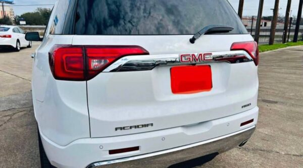 GMC Acadia Denali 2019 - Imagen 2