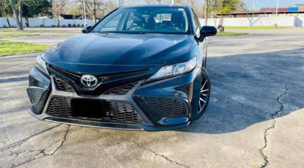 Toyota Camry LE 2022 - Imagen 2